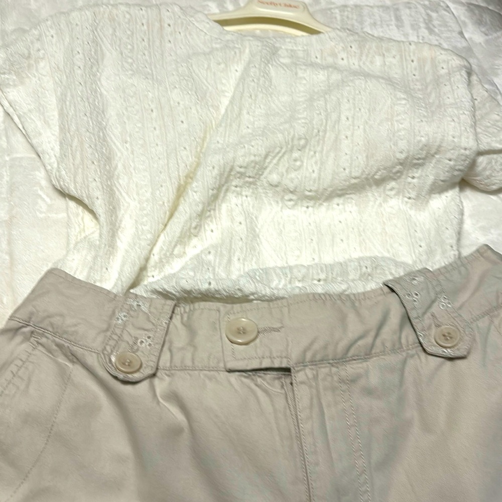 B Moss beige capris